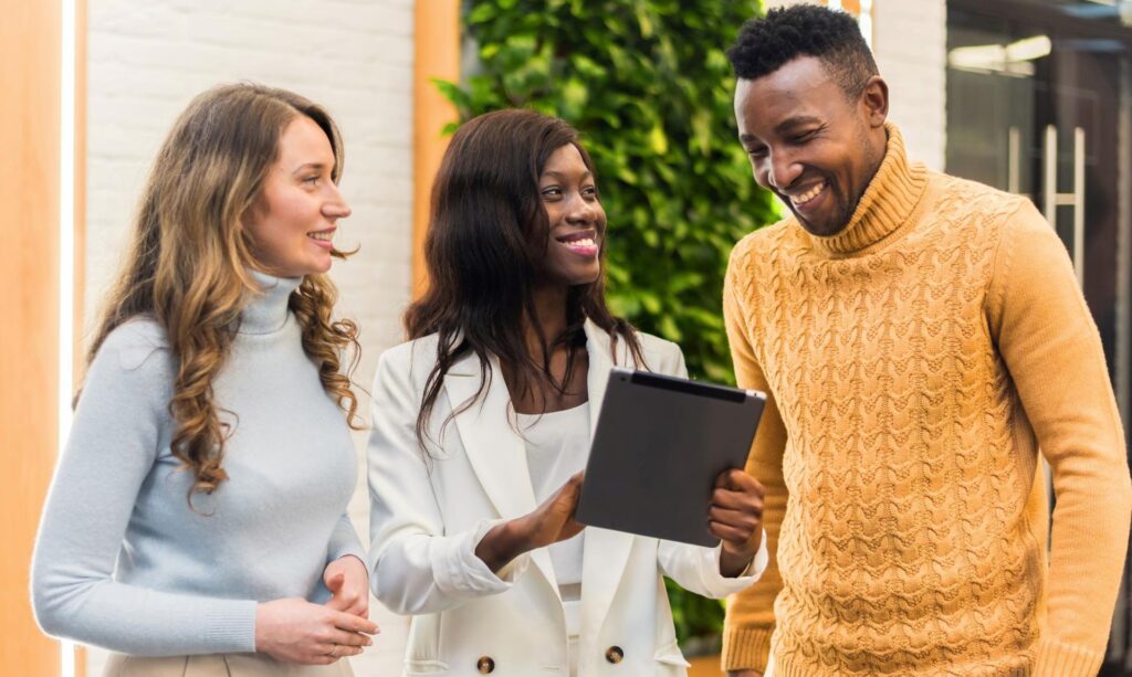 Building Active Alumni and Professional Student Communities on Social Media for Academies